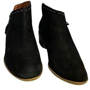 𝅺LUCKY Brand Benna Ankle Booties Boots Black Studded 8.5M Leather Zip Up